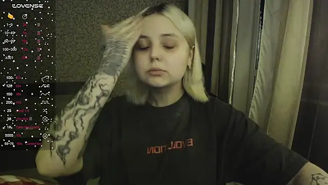 Snapshot of vendymories chatting on November 9, 2:43 am vendymories online show from November 9, 2:43 am