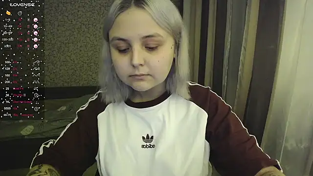 Snapshot of vendymories chatting on November 15, 2:42 am vendymories online show from November 15, 2:42 am