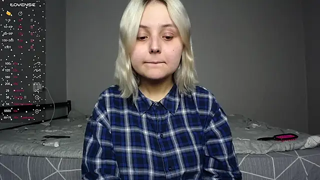 Snapshot of vendymories chatting on December 13, 9:53 pm vendymories online show from December 13, 9:53 pm