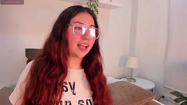 Nicolle Evanss  online show from April 25, 4:15 am