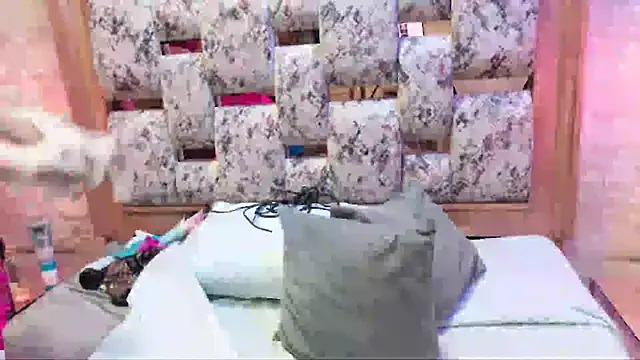 Snapshot of julyana_mendez chatting on September 23, 7:17 pm julyana mendez online show from September 23, 7:17 pm
