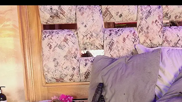 Snapshot of julyana_mendez chatting on October 6, 7:11 pm julyana mendez online show from October 6, 7:11 pm