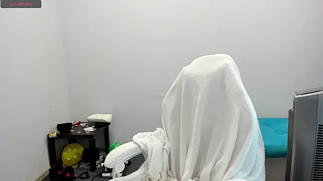 Snapshot of juliamurr_18 chatting on October 16, 1:06 am juliamurr 18 online show from October 16, 1:06 am