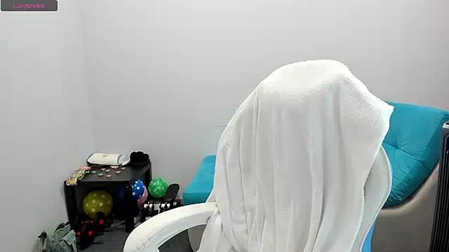 Snapshot of juliamurr_18 chatting on October 29, 12:57 am juliamurr 18 online show from October 29, 12:57 am