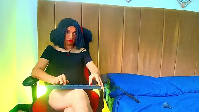 Snapshot of DaddyPoweer chatting on September 17, 7:59 pm DaddyPoweer online show from September 17, 7:59 pm