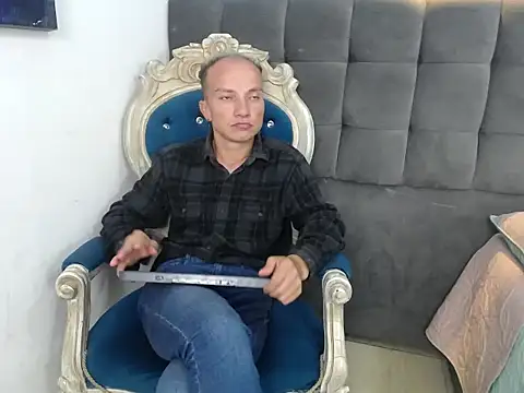 Snapshot of DaddyPoweer chatting on October 15, 12:22 am DaddyPoweer online show from October 15, 12:22 am