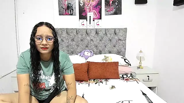 Snapshot of nay_and_aleja1 chatting on June 27, 11:32 pm nay and aleja1 online show from June 27, 11:32 pm
