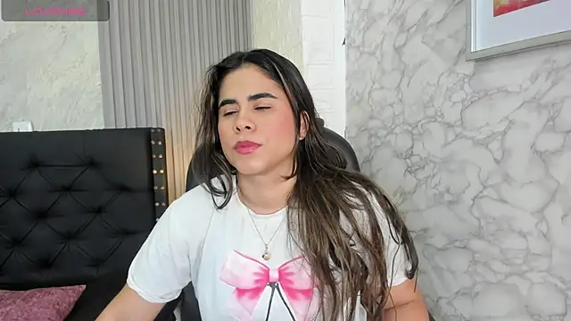 Snapshot of alicy__torres chatting on May 25, 12:11 pm alicy torres online show from May 25, 12:11 pm