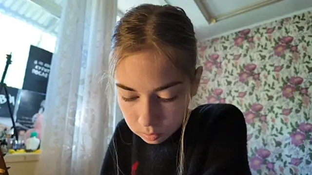 Snapshot of Witching_Moon chatting on September 16, 7:42 am Witching Moon online show from September 16, 7:42 am