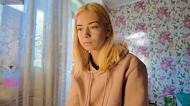 Snapshot of Witching_Moon chatting on October 1, 5:35 am Witching Moon online show from October 1, 5:35 am