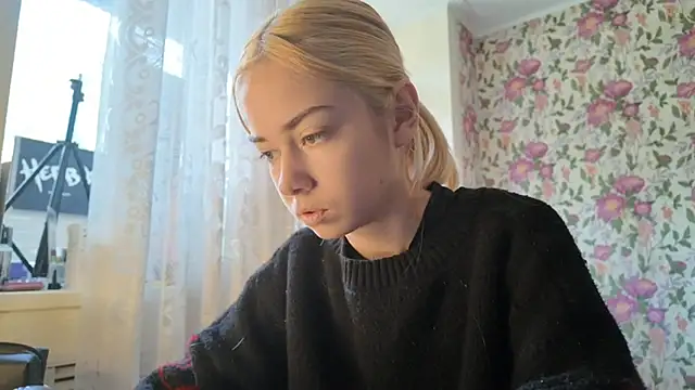 Snapshot of Witching_Moon chatting on October 3, 8:11 am Witching Moon online show from October 3, 8:11 am