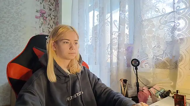 Snapshot of Witching_Moon chatting on October 9, 7:17 am Witching Moon online show from October 9, 7:17 am