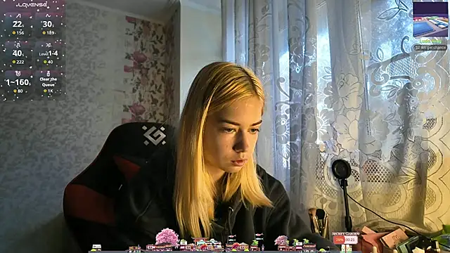 Snapshot of Witching_Moon chatting on October 13, 8:36 am Witching Moon online show from October 13, 8:36 am