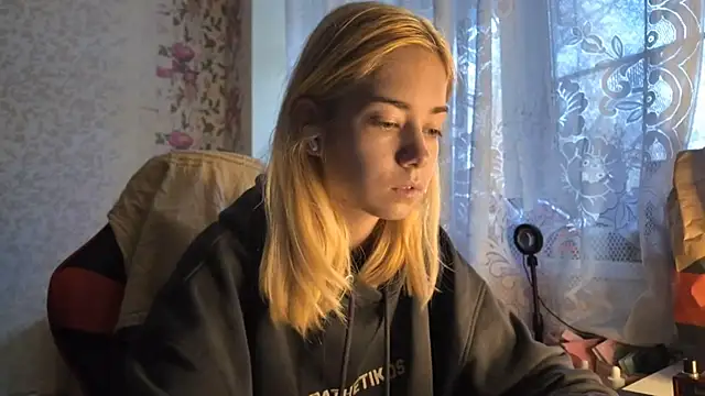 Snapshot of Witching_Moon chatting on October 17, 7:11 am Witching Moon online show from October 17, 7:11 am