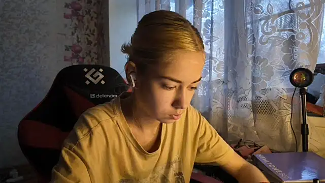 Snapshot of Witching_Moon chatting on November 1, 8:38 am Witching Moon online show from November 1, 8:38 am