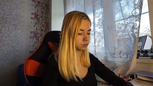 Snapshot of Witching_Moon chatting on November 14, 7:40 am Witching Moon online show from November 14, 7:40 am