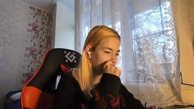 Snapshot of Witching_Moon chatting on November 17, 7:58 am Witching Moon online show from November 17, 7:58 am