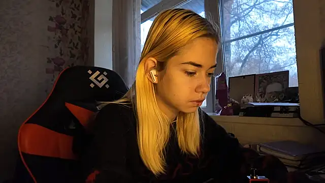 Snapshot of Witching_Moon chatting on November 29, 8:06 am Witching Moon online show from November 29, 8:06 am