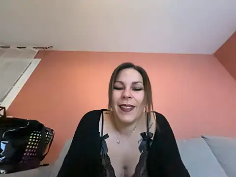 minettedusud online show from February 19, 7:26 am