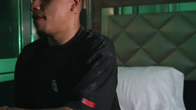 AlphaMasterXxx online show from April 13, 3:56 am