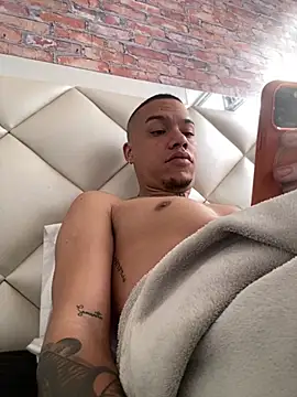 AlphaMasterXxx online show from April 21, 5:28 pm