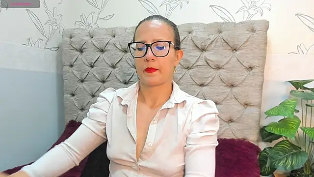 Saraa Marrison  online show from October 28, 11:40 pm