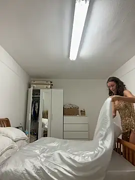 Snapshot of MilaRenee chatting on September 21, 7:59 pm MilaRenee online show from September 21, 7:59 pm