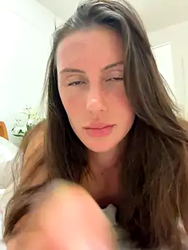 Snapshot of MilaRenee chatting on October 16, 9:16 pm MilaRenee online show from October 16, 9:16 pm