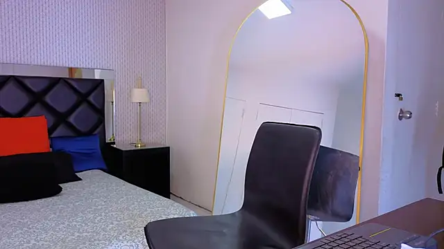 Snapshot of mysterius_boy chatting on October 19, 1:45 pm mysterius boy online show from October 19, 1:45 pm