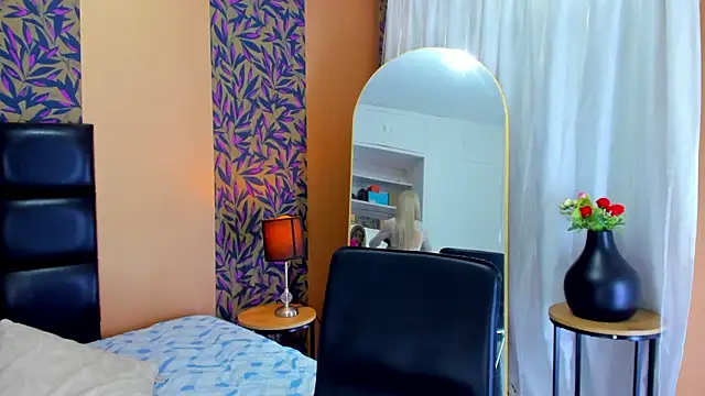 Snapshot of mysterius_boy chatting on October 27, 8:13 pm mysterius boy online show from October 27, 8:13 pm