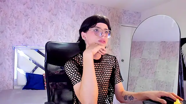 Snapshot of mysterius_boy chatting on November 4, 8:08 pm mysterius boy online show from November 4, 8:08 pm