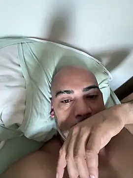 Snapshot of Morenocasado34liberal chatting on March 16, 8:35 pm Morenocasado34liberal online show from March 16, 8:35 pm