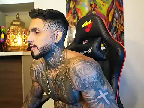 Snapshot of logan_hugh8 chatting on September 21, 4:03 am logan hugh8 online show from September 21, 4:03 am