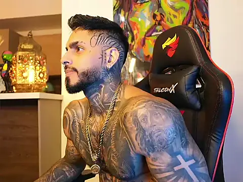 Snapshot of logan_hugh8 chatting on October 2, 1:23 am logan hugh8 online show from October 2, 1:23 am