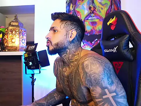 Snapshot of logan_hugh8 chatting on October 11, 11:36 pm logan hugh8 online show from October 11, 11:36 pm