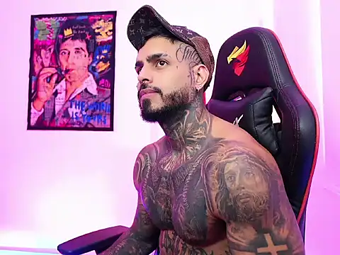 Snapshot of logan_hugh8 chatting on October 16, 6:42 pm logan hugh8 online show from October 16, 6:42 pm