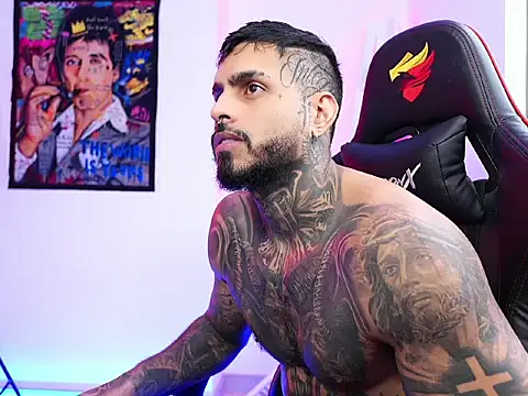 Snapshot of logan_hugh8 chatting on October 22, 9:47 pm logan hugh8 online show from October 22, 9:47 pm