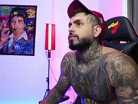 Snapshot of logan_hugh8 chatting on November 4, 6:45 am logan hugh8 online show from November 4, 6:45 am