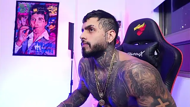 Snapshot of logan_hugh8 chatting on November 12, 4:57 am logan hugh8 online show from November 12, 4:57 am