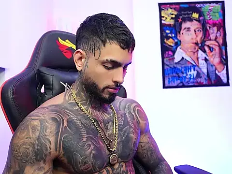 Snapshot of logan_hugh8 chatting on November 24, 3:17 am logan hugh8 online show from November 24, 3:17 am