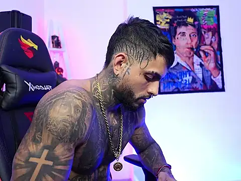 Snapshot of logan_hugh8 chatting on November 25, 1:16 am logan hugh8 online show from November 25, 1:16 am