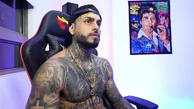 Snapshot of logan_hugh8 chatting on December 14, 3:34 am logan hugh8 online show from December 14, 3:34 am