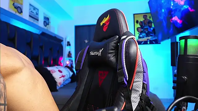 logan hugh8 online show from February 25, 1:04 am