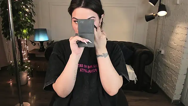 Dark Moni online show from February 7, 2:48 am