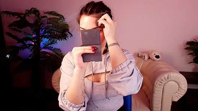 Dark Moni online show from February 18, 2:40 am