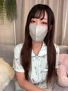 Snapshot of emiiiii1001 chatting on November 1, 2:46 am emiiiii1001 online show from November 1, 2:46 am