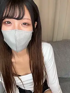 Snapshot of emiiiii1001 chatting on November 25, 2:22 am emiiiii1001 online show from November 25, 2:22 am