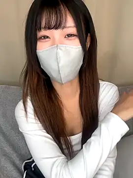 Snapshot of emiiiii1001 chatting on November 29, 2:14 am emiiiii1001 online show from November 29, 2:14 am