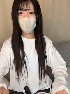 Snapshot of emiiiii1001 chatting on December 17, 4:07 am emiiiii1001 online show from December 17, 4:07 am