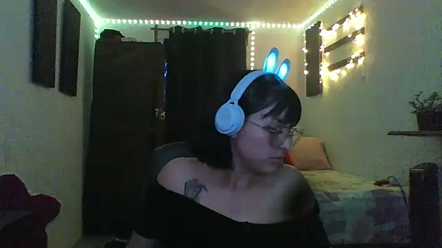 jenmarquez  online show from December 13, 11:54 pm